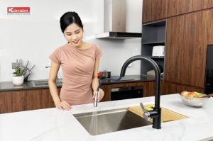 VÒI RỬA BÁT DÂY RÚT KONOX ALTO BLACK