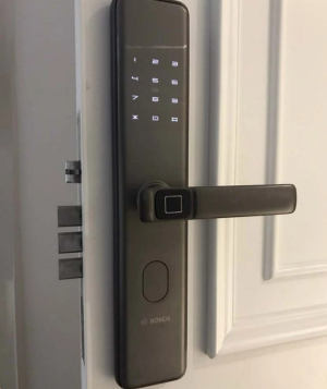 Khóa vân tay Bosch ID30B EU màu đen - 12