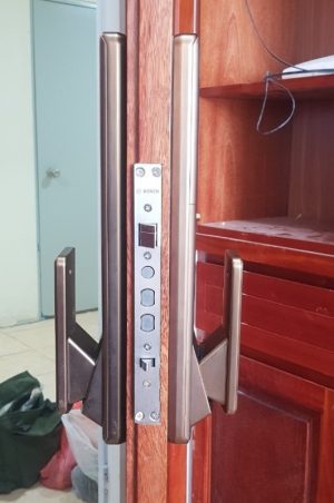 KHÓA CỬA VÂN TAY BOSCH FU750 EU MÀU ĐEN - 21